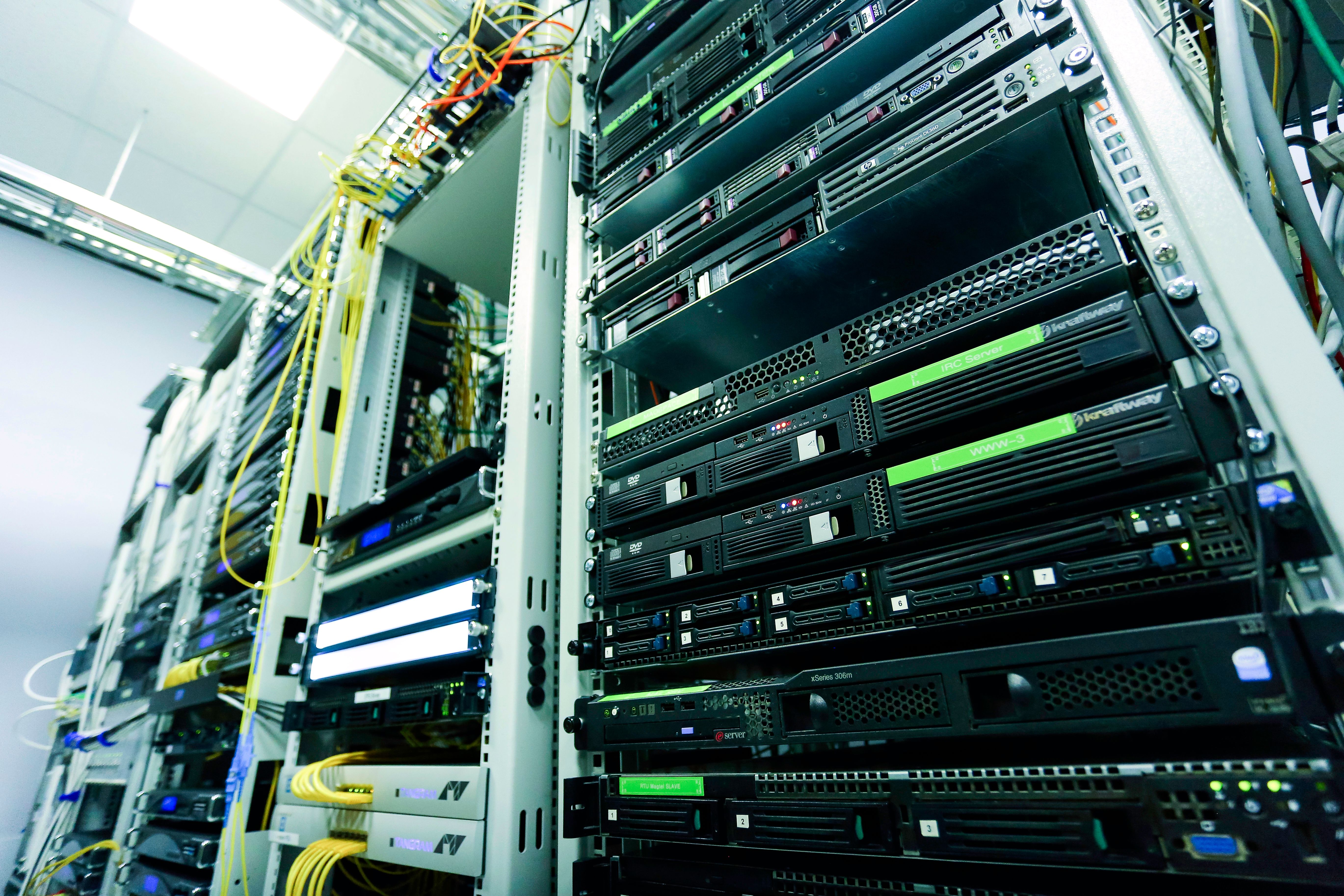 Serverraum und IT-Infrastruktur für den zuverlässigen Unternehmensbetrieb